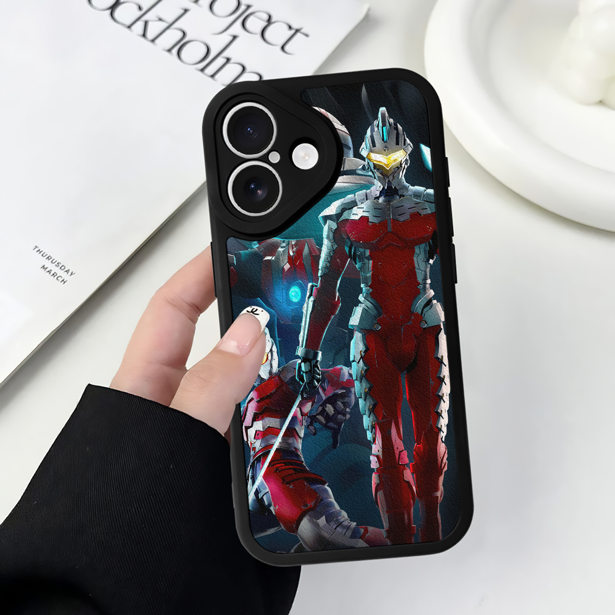 （画像用） ウルトラマン Ultraman 【iPhone 16シリーズ対応】シリコンスマホケース（レザー調） 材質：シリコン